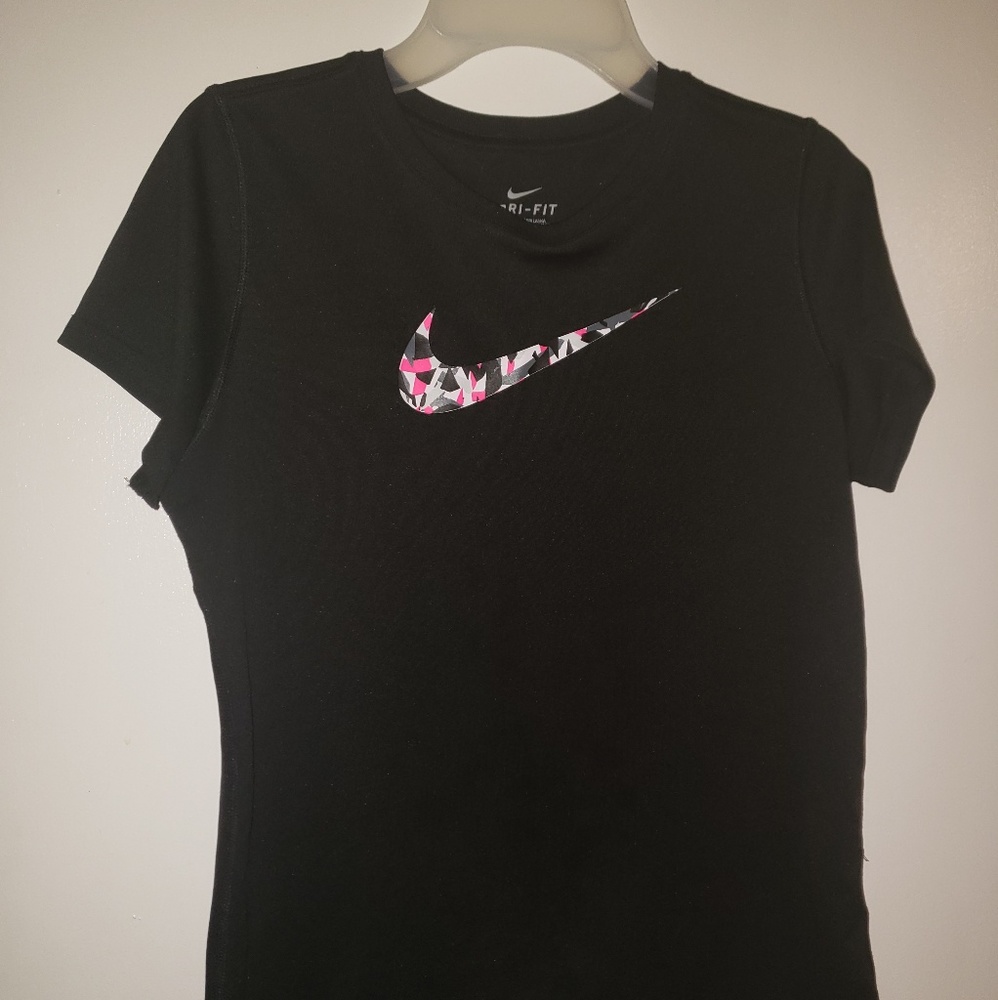 Girls Nike Tshirt